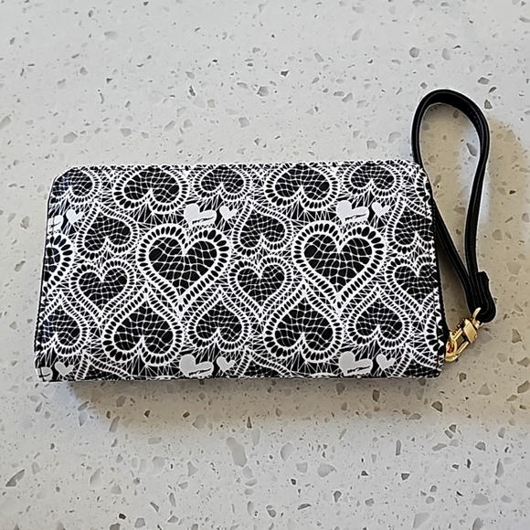 Betsey Johnson Heart Patterned Wristlet/Walllet NWOT - Picture 4 of 5